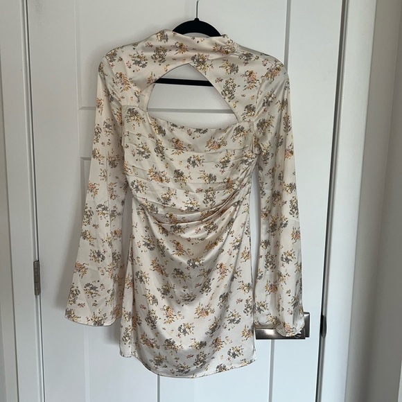 Graceful Bloom: Mock Neck Chiffon Flower Dress - Picture 2 of 7